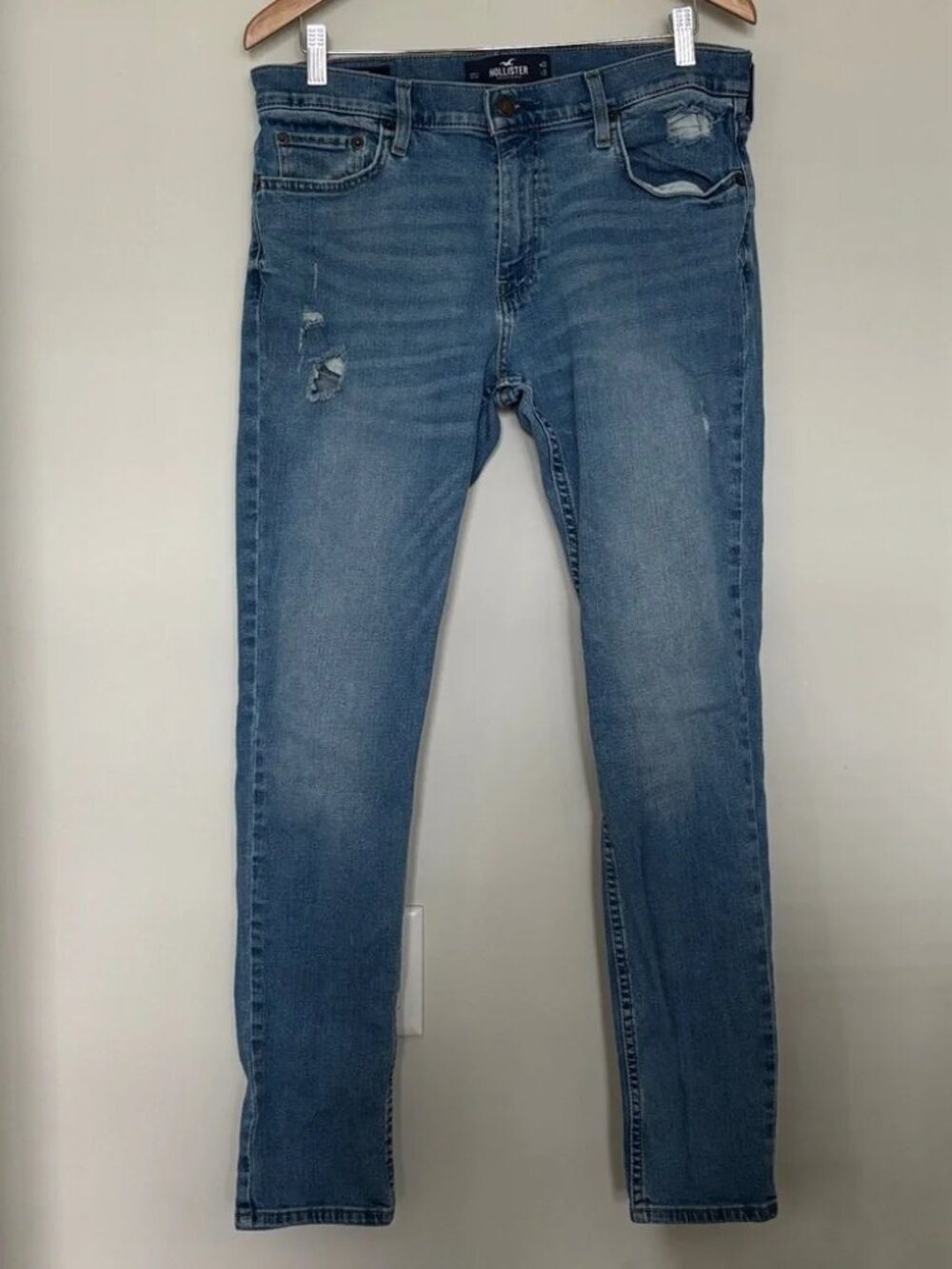 Hollister Skinny Distressed Jeans Sz 33 W x L 32 EUC